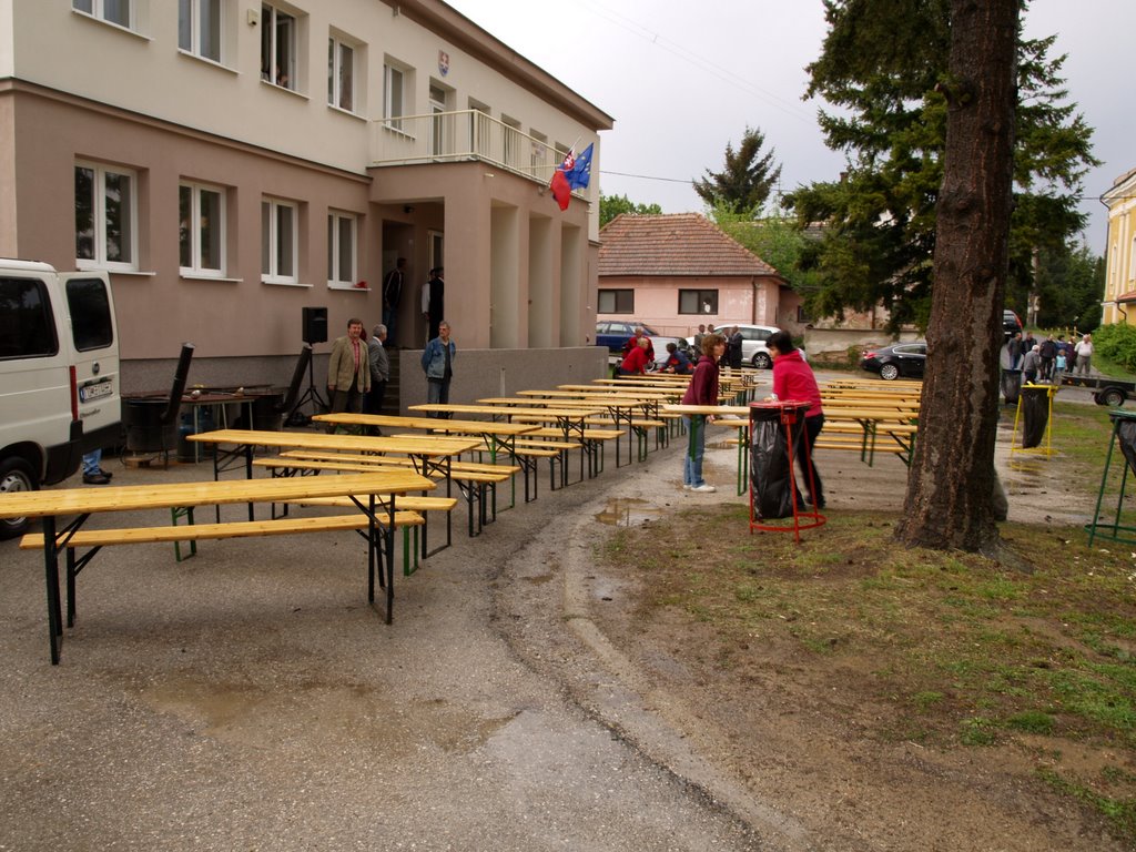 Fotogaléria Stavanie mája - Bojná 2011 (18) Stavanie mája - Bojná 2011