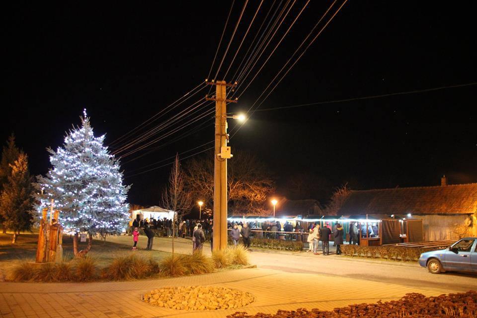 Fotogaléria 1. Vianočné trhy v Bojnej 3.12.2016 (13) 1. Vianočné trhy v Bojnej 3.12.2016